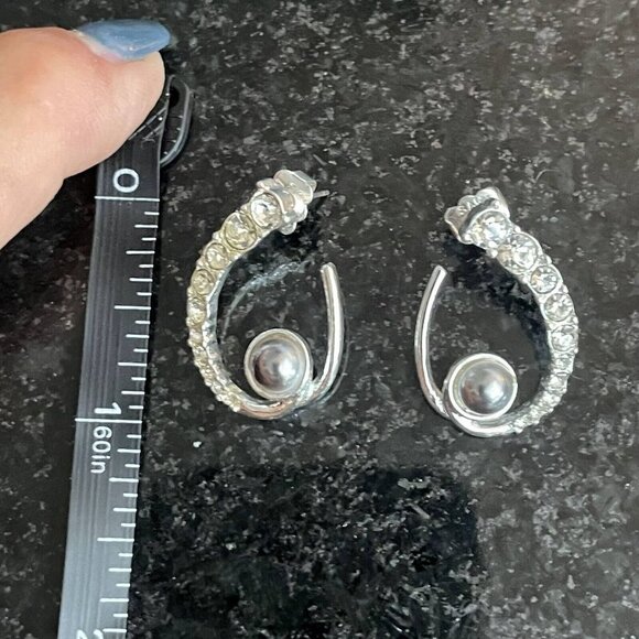 Avon Ellea Hoop Earrings Rhinestone Butterfly Closure Silver Tone - Picture 4 of 5